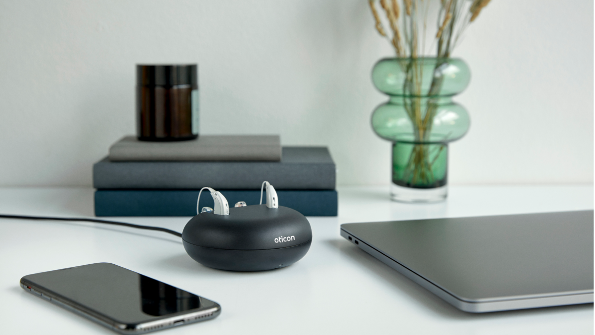 Oticon more mit Charger